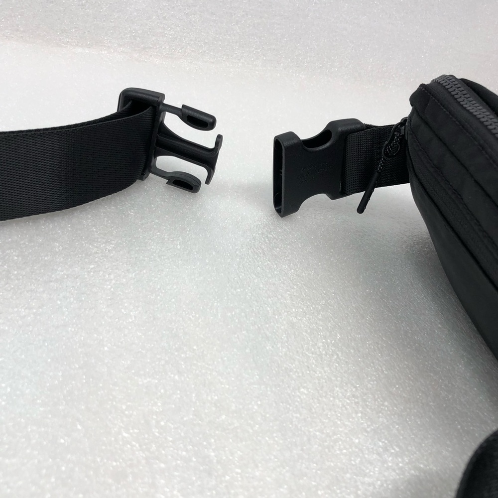 Lululemon Everywhere Belt Bag In Black - Picture 13 of 15